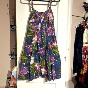 USED Boutique beautiful floral dress (M)